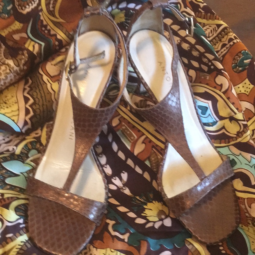 Antonio Melani Shoes Size 8.5 Strappy Sandals Bronze Snakeskin leather EUC